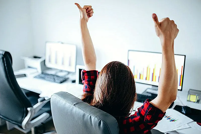 A Perfect 850 Credit Score уверен, что это здорово, но это не изменит вашу жизнь