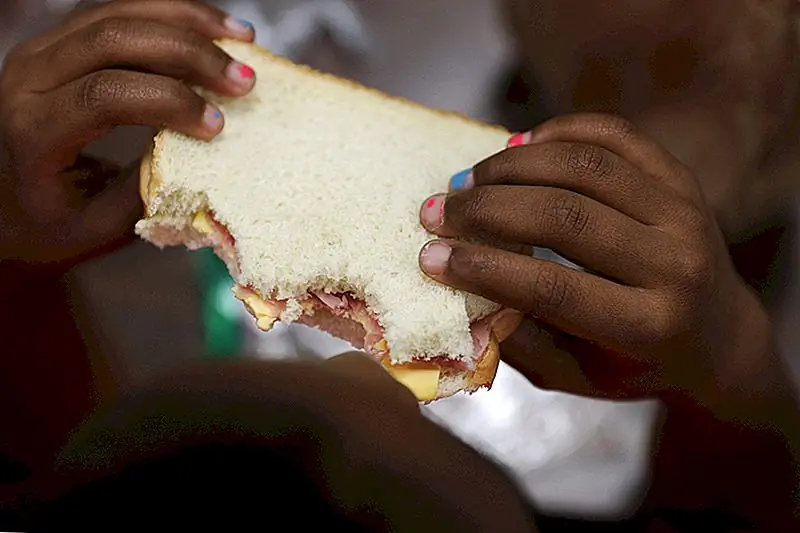 Вот что делают библиотеки для борьбы с голодом детей, когда школа