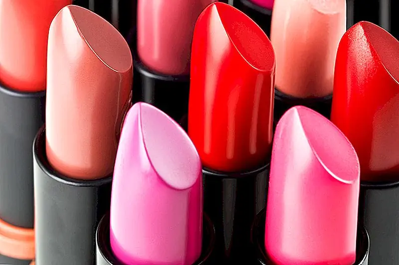 M.A.C. В субботу отпускает бесплатную губную помаду, и мы все разворачиваем