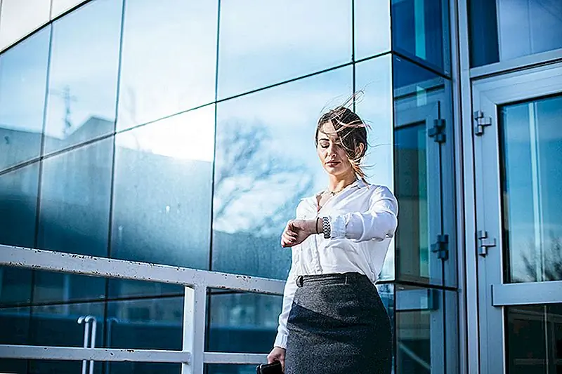 Женщины покидают рабочую силу по ошеломляющей ставке - вот почему