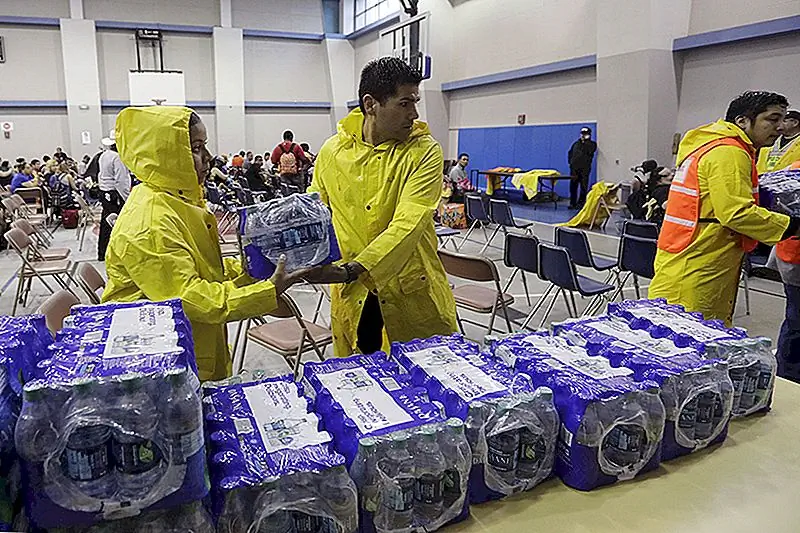 Вы можете помочь с помощью урагана, даже если у вас нет большого количества денег