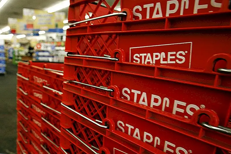 Staples найма: компания нуждается в агентах технических служб для работы из дома
