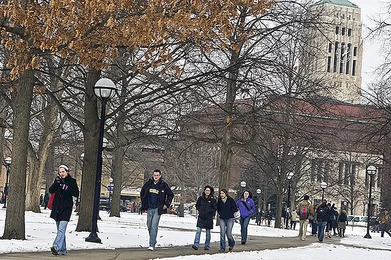 Университет Мичигана имеет план помощи студентам из домов с низким доходом