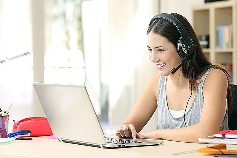 Amazon нанимает больше сезонных представителей для работы из дома (вы будете зарабатывать 10 долларов США / час)