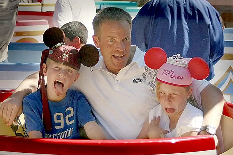 Привет, поклонники Диснея! Ваша семья может быть в коммерческом (оплата составляет 1 доллар США в день!)