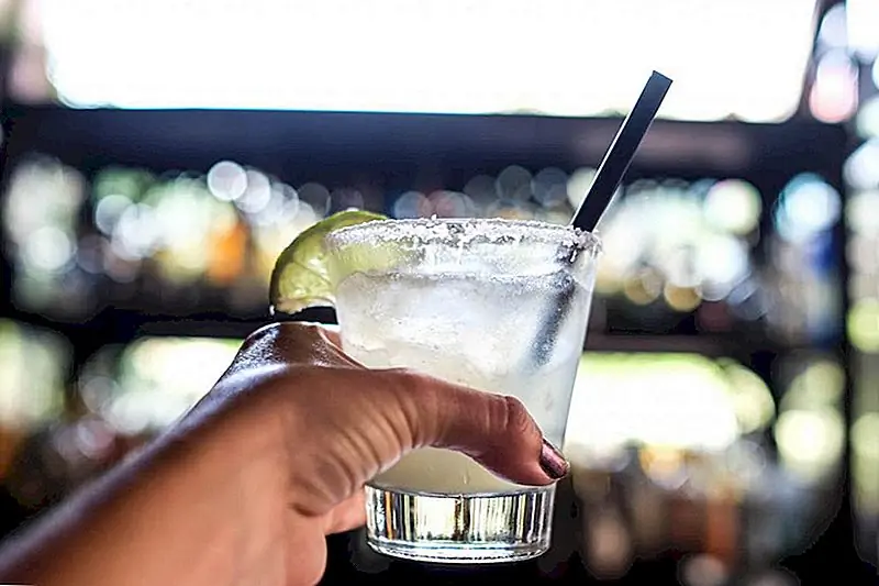 Я бросаю алкоголь для сухого января. Вот как это сэкономит деньги