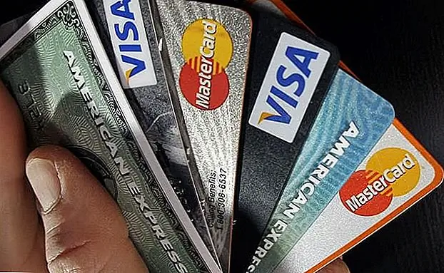 Думаете, у вас много кредитных карт? Вы не поверите, сколько у этого парня