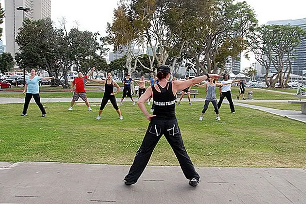 Бросьте и дайте мне 20 (Доллары): Как заработать деньги, работающие в фитнес-лагерях