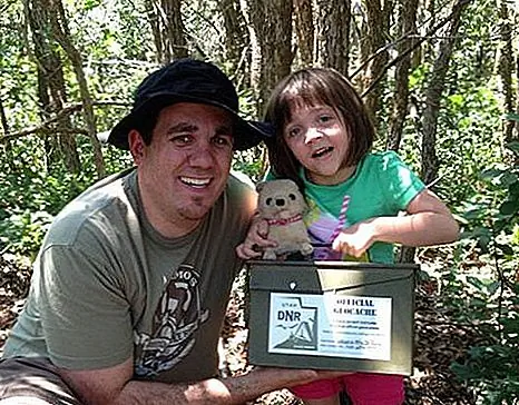 Это весело и бесплатно для детей этим летом? Попробуйте Geocaching