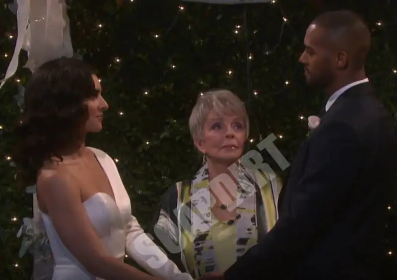 Спойлеры Days of Our Lives: Габи Эрнандес (Камила Банус) - Джули Уильямс (Сьюзен Сифорт Хейс) - Эли Грант (Лэймон Арчи) Спойлеры Days of Our Lives: Габи Эрнандес (Камила Банус) - Джули Уильямс (Сьюзен Сифорт Хейс) - Эли Грант (Лэймон Арчи)