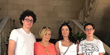Люси Дельгадо, mam&á; Дайанара Торрес поддерживает бывшую Мисс Вселенная