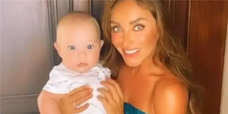 Anah&í; плавит сети изображениями его little&ño или baby&é;