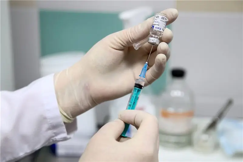 Доктор Карлос Рамирес-Мехия и вакцина от COVID-19