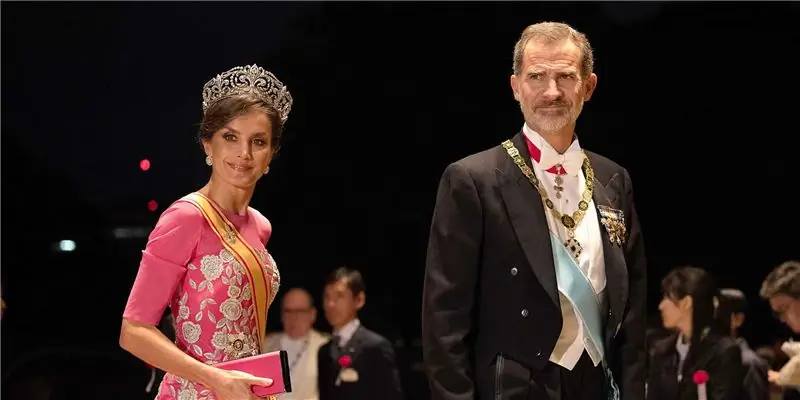 Kings of Spain&ña; член семьи выходит из туалета