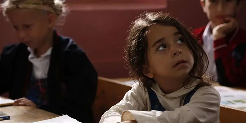 Мать продвигает свою премьеру душераздирающей историей о жестоком обращении с детьми