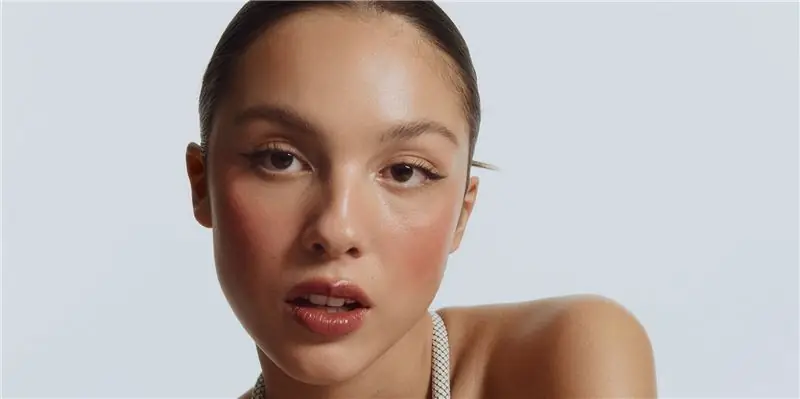 Оливия Родриго и Glossier празднуют этот важный момент макияжа