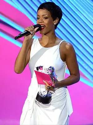 Рианна победила в номинации «Лучшее видео года» по версии MTV