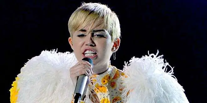 Майли Сайрус может&;попасть в тюрьму&;за ненадлежащее использование мексиканского флага