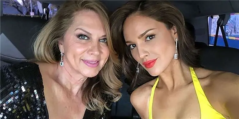 La mam&á; Eiza Gonz&ález в бикини