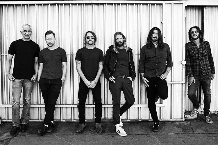 Foo Fighters отдают дань уважения Bee Gees на своем новом альбоме "Hail Satin"