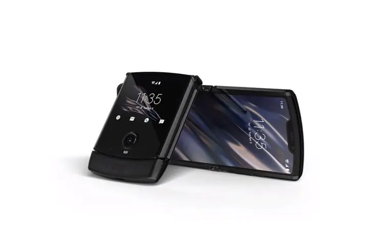 Новая версия легендарного телефона Razr от Motorola представляет собой смартфон, который открывается и закрывается, как и старая версия