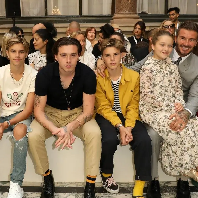 Виктория Бекхэм - Front Row - LFW, сентябрь 2019 г