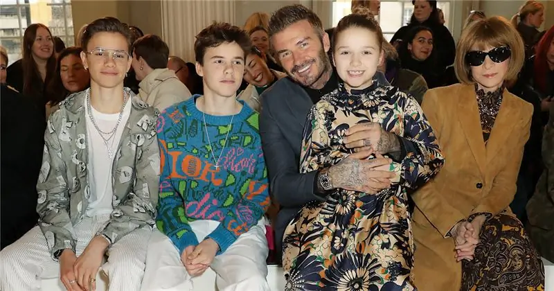 Семья Бекхэм поддержала Викторию на показе London Fashion Week - смотрите фото