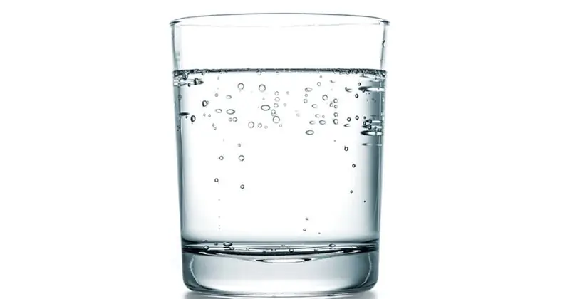Вредна ли газированная вода для зубов? Стоматологи взвешивают