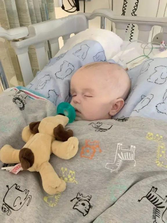 Операция на головном мозге в любом возрасте кажется пугающей, но Моро было трудно смотреть, как ее маленький сын так много переносит Операция на головном мозге в любом возрасте кажется пугающей, но Моро было трудно смотреть, как ее маленький сын так много переносит
