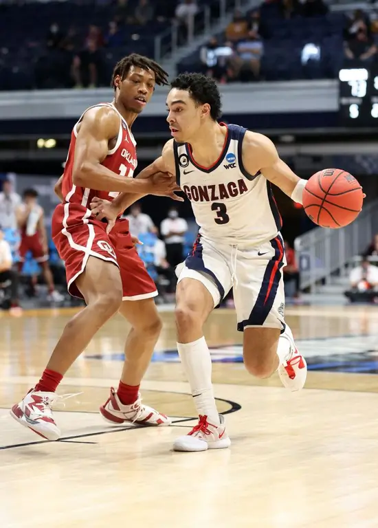 Эндрю Нембхард № 3 из Gonzaga Bulldogs Эндрю Нембхард № 3 из Gonzaga Bulldogs