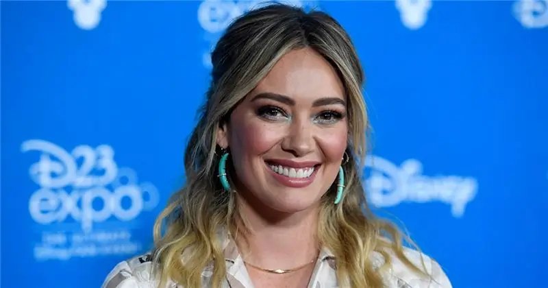 Хилари Дафф преобразила свои волосы для 'Lizzie McGuire' перезагрузка