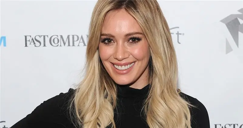 Hilary Duff's hilarious '90s Glamour Shot – не что иное, как эффектный