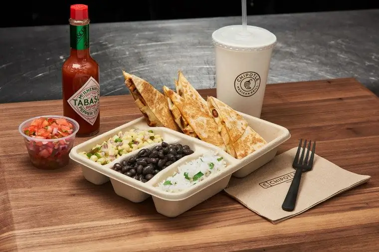 Новые кесадильи Chipotle подают на их тестовой кухне в Нью-Йорке