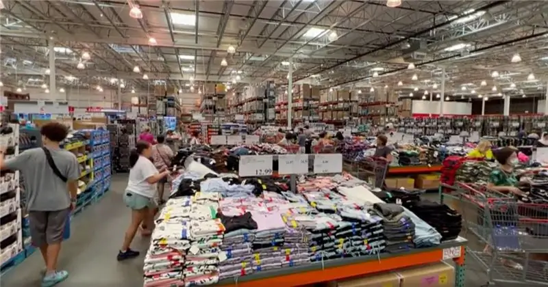 Покупатели на TikTok обращаются к Costco за одеждой в соответствии с последними тенденциями