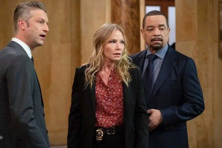 ImageLaw & Order: Питер Сканавино из SVU (слева) с Келли Гиддиш и Ice-T ImageLaw & Order: Питер Сканавино из SVU (слева) с Келли Гиддиш и Ice-T