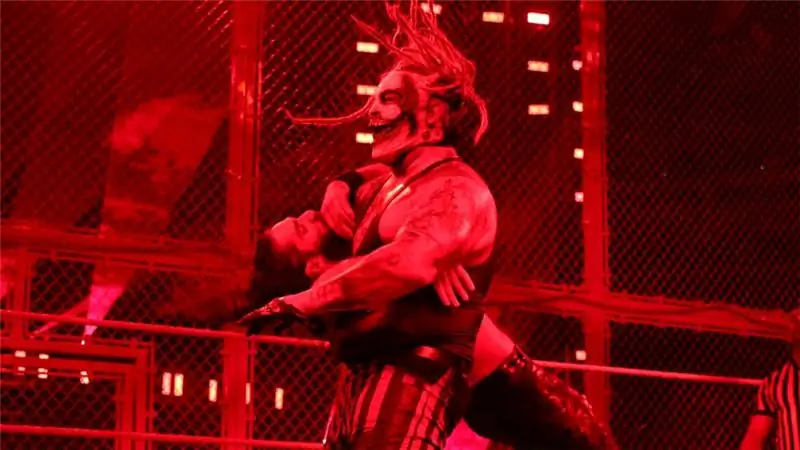 5 худших трюковых матчей WWE десятилетия