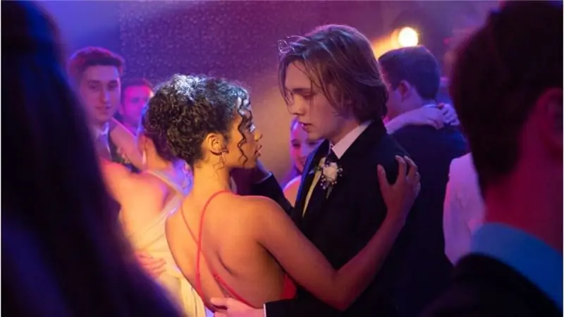 Слова на стенах ванной комнаты получили официальный трейлер