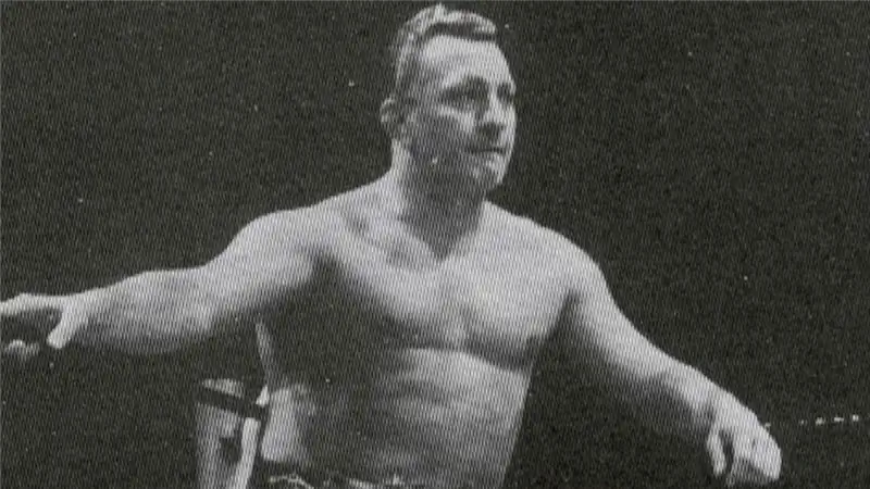 Какой рестлер был первым чемпионом WWE?