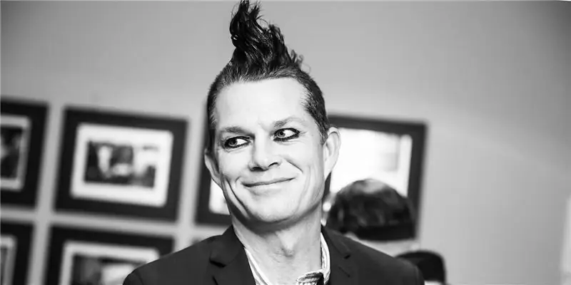 Адриан Янг Чистая стоимость: Вики, Женат, Семья, Свадьба, Заработная плата, Братья и сестры