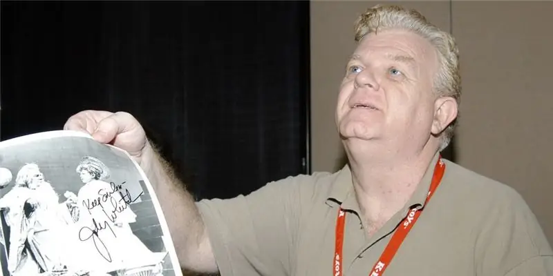 Состояние Джонни Уитакера: Вики, женат, семья, свадьба, зарплата, братья и сестры