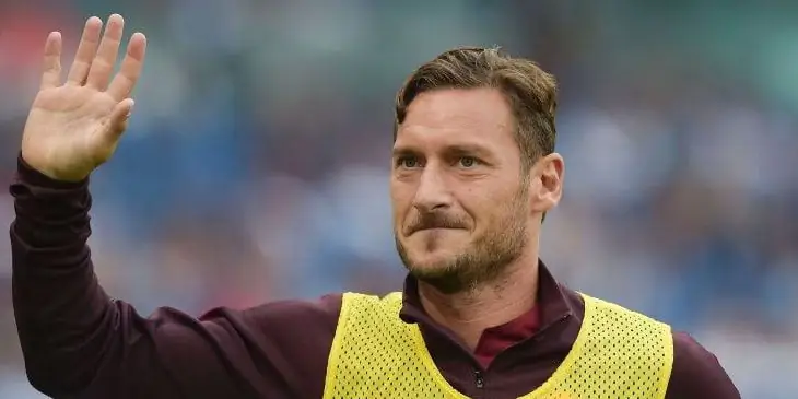 Франческо Тотти Собственный капитал: Вики, женат, семья, свадьба, зарплата, братья и сестры