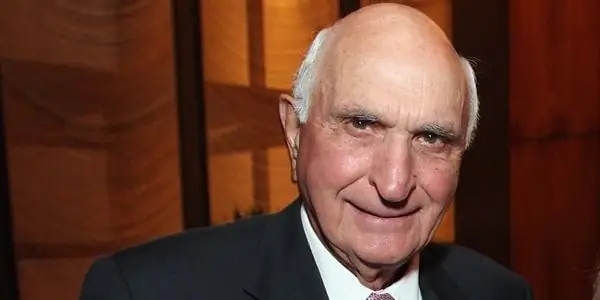 Кеннет Лангон Собственный капитал: Вики, женат, семья, свадьба, зарплата, братья и сестры