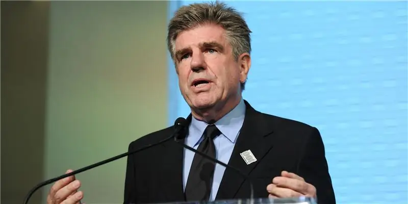 Состояние Тома Фрестона: Вики, женат, семья, свадьба, зарплата, братья и сестры