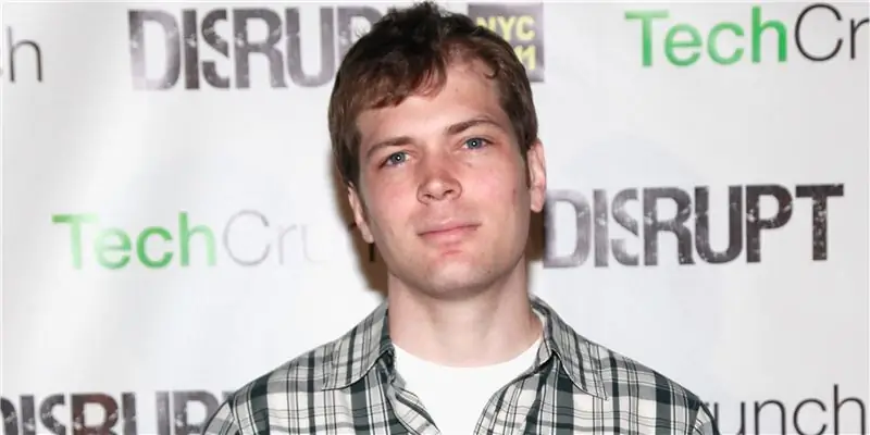 Чарли Чивер Собственный капитал: Вики, Женат, Семья, Свадьба, Заработная плата, Братья и сестры