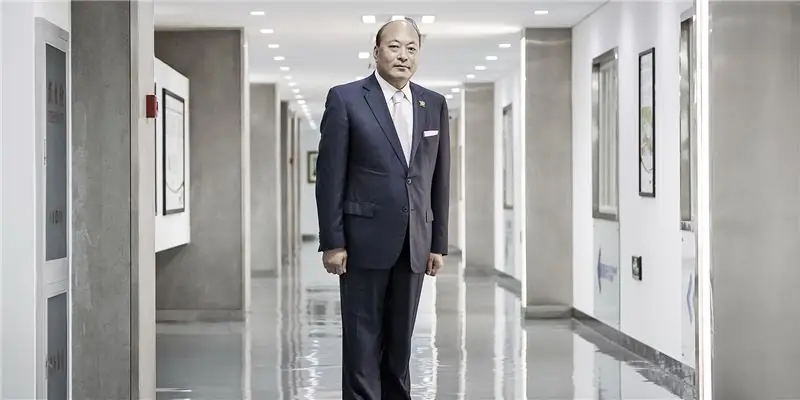 Ли Цзиньюань Чистая стоимость: вики, женат, семья, свадьба, зарплата, братья и сестры