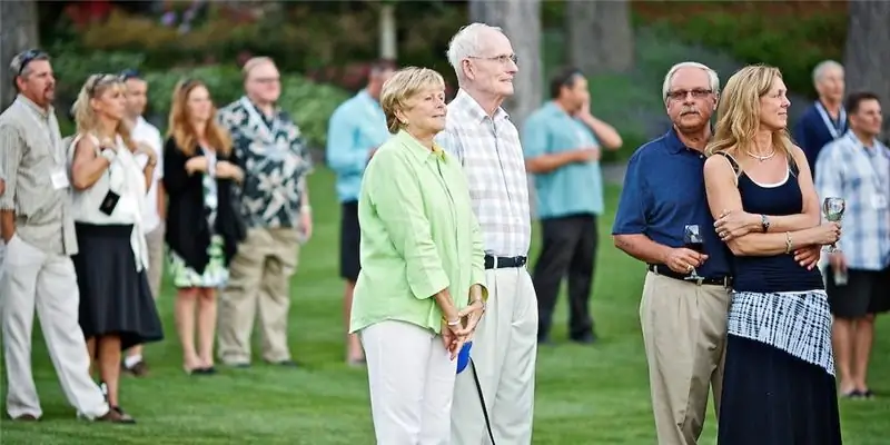 Дуэйн Хагадон Собственный капитал: Вики, женат, семья, свадьба, зарплата, братья и сестры