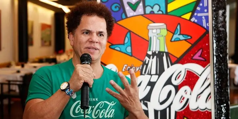 Ромеро Бритто Чистая стоимость: Вики, женат, семья, свадьба, зарплата, братья и сестры