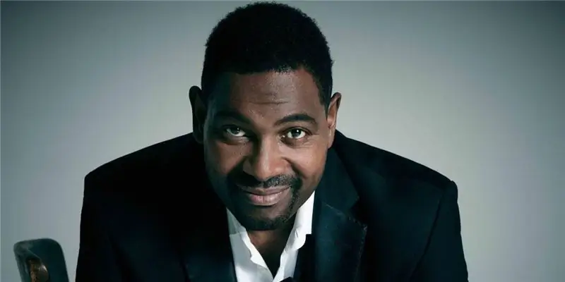 Состояние Микелти Уильямсона: Wiki, женат, семья, свадьба, зарплата, братья и сестры