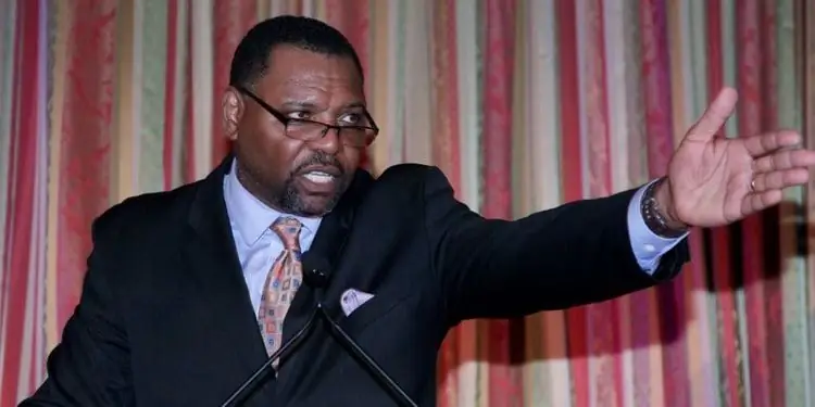 Состояние Петри Хокинса-Берда: Вики, В браке, Семья, Свадьба, Заработная плата, Братья и сестры