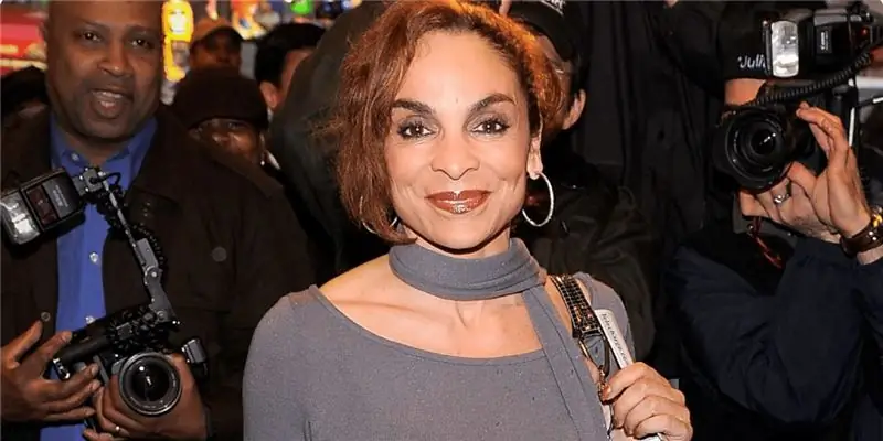 Жасмин Парень Чистая стоимость: Вики, женат, семья, свадьба, зарплата, братья и сестры